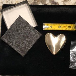 Heart shaped new paperweight with gift box